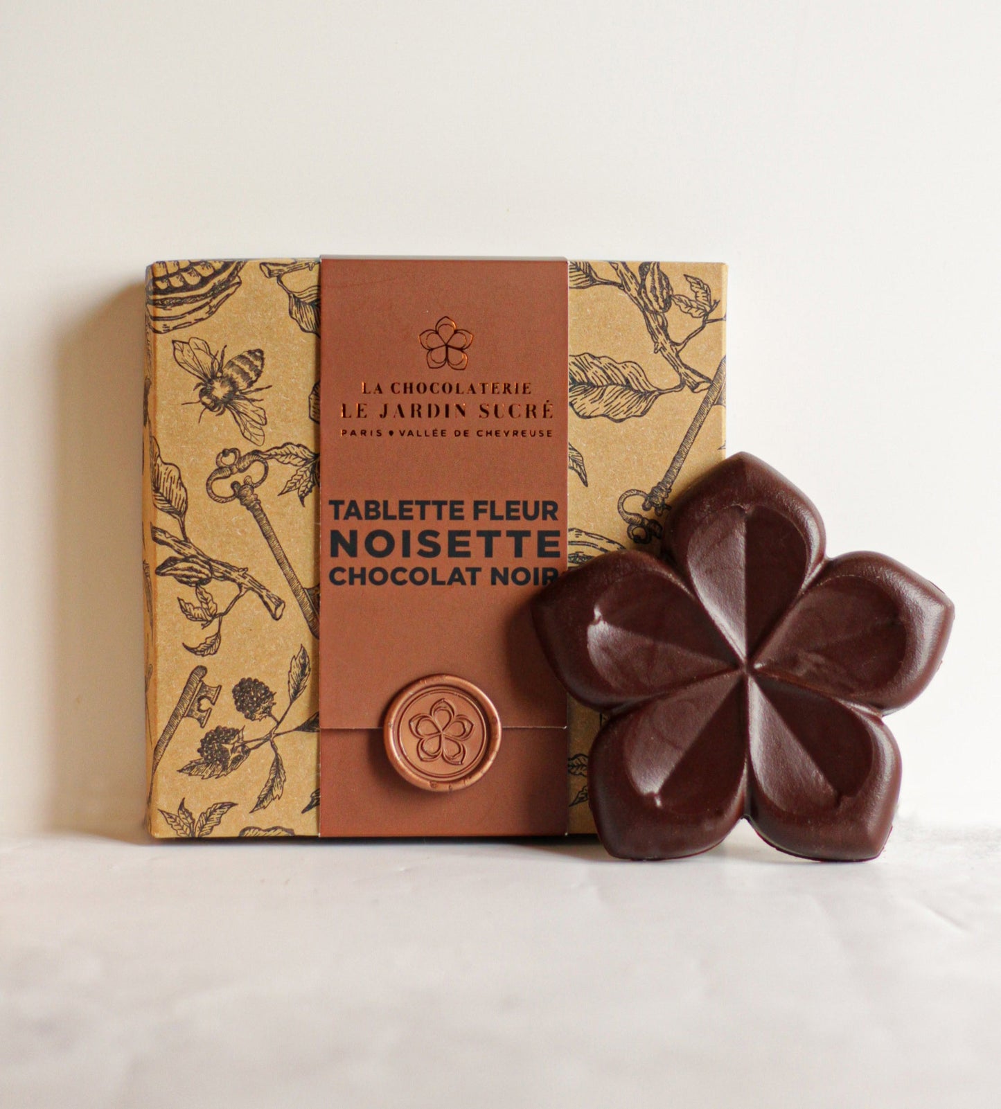 Tablette Fleur Chocolat Noir & Praliné Noisette fabriquée à l'atelier de Le Jardin Sucré à Cernay-la-Ville