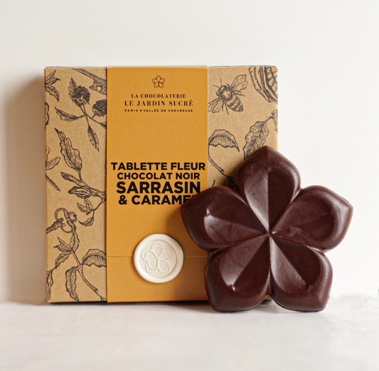 Tablette Fleur Chocolat Noir, Praliné Sarrasin & Caramel beurre salé fabriquée à l'atelier de Le Jardin Sucré à Cernay-la-Ville