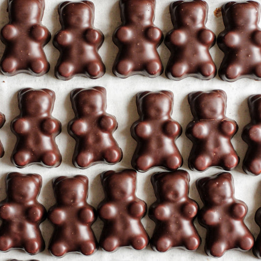 Ourson guimauve au chocolat noir ou au lait et une guimauve à la vanille de Madagascar